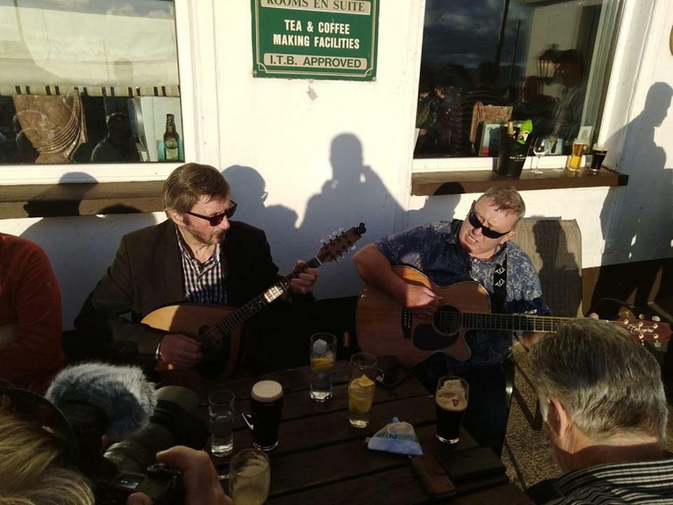 Westend Bar & Restaurant Fenit Exteriér fotografie